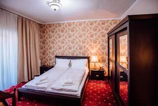 Отель Hotel Aries Выртоп Двухместный номер Делюкс с 1 кроватью и гидромассажной ванной-1