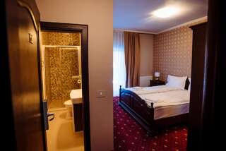 Отель Hotel Aries Выртоп Двухместный номер Делюкс с 1 кроватью и балконом-1