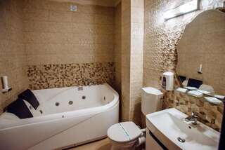 Отель Hotel Aries Выртоп Двухместный номер Делюкс с 1 кроватью и гидромассажной ванной-3